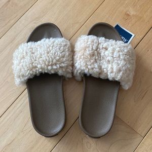 Ugg Slippers, NWT, size 6